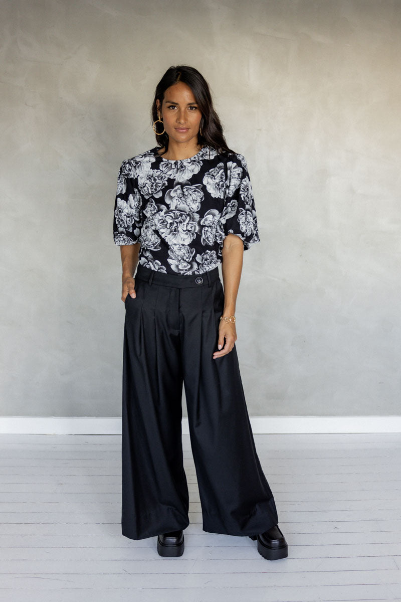 Count On Me Top – Black and White Floral Puff Sleeve Blouse front view