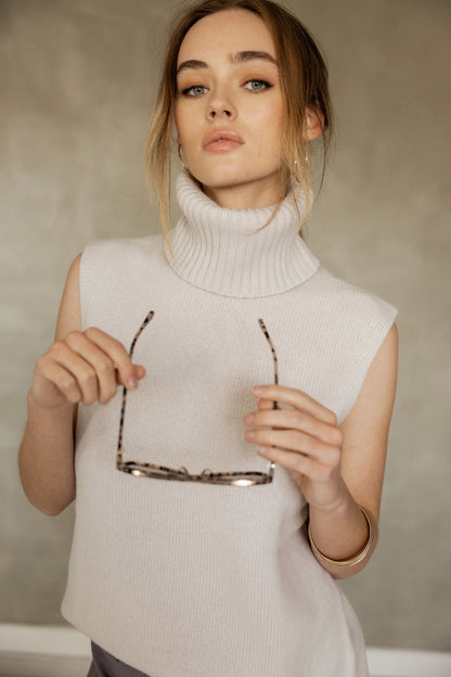 Save Time Sleeveless Knit close up view